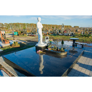 Памятник скульптура из белого мрамора