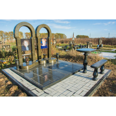 Пам`ятник з зеленого граніту 