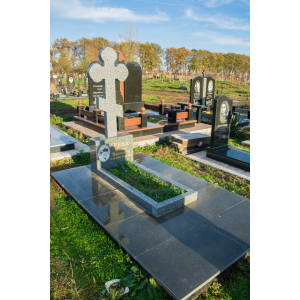 Пам'ятник в Європейському стилі