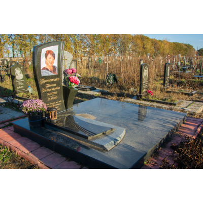 Памятник из гранита без ограды