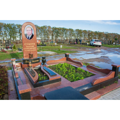 Пам'ятники з червоного граніту