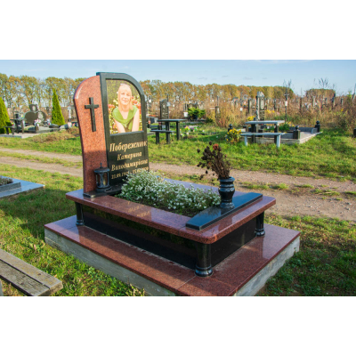 Памятник из гранита для женщины